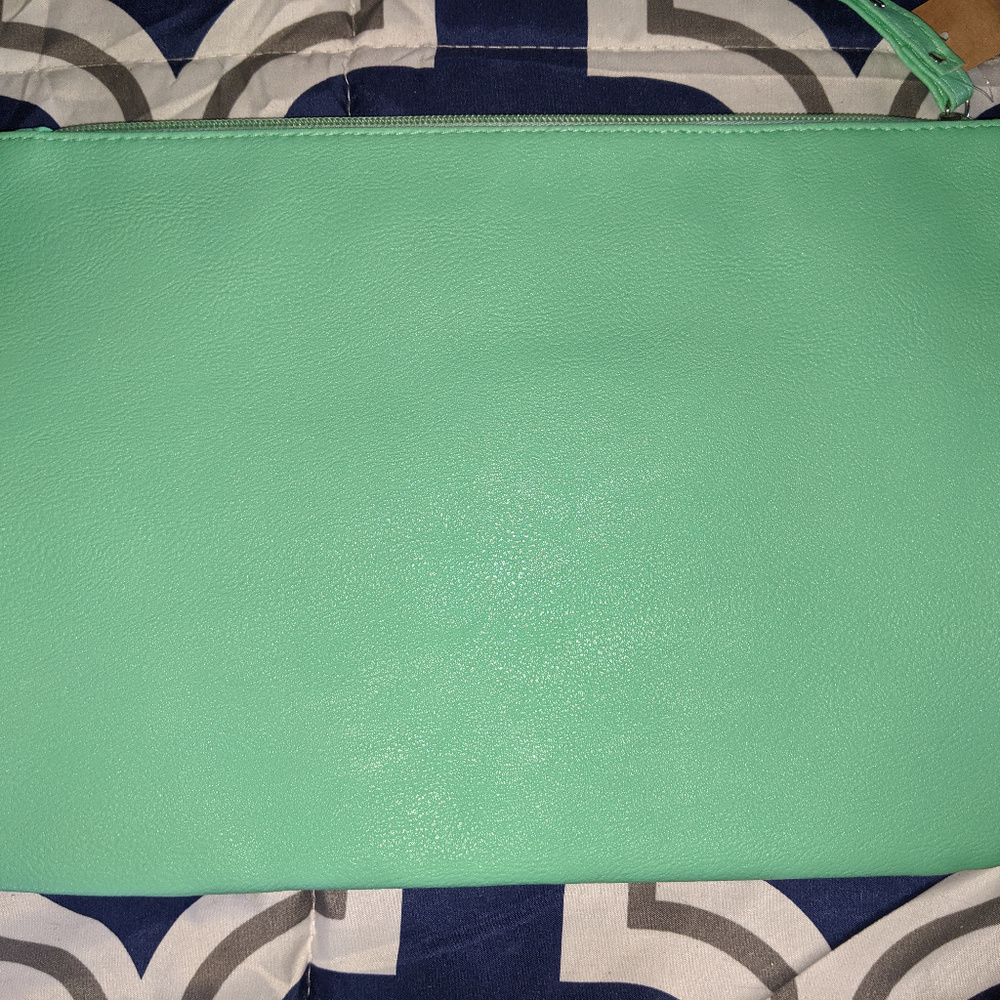 Tri-Color Clutch - Picture 2 of 2